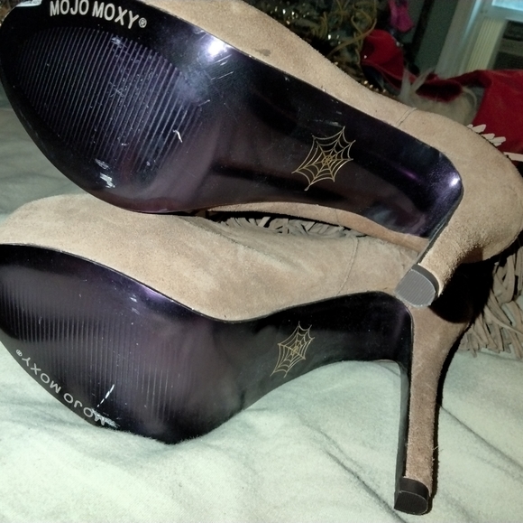 Suede and fringe platform boots. - Picture 4 of 8